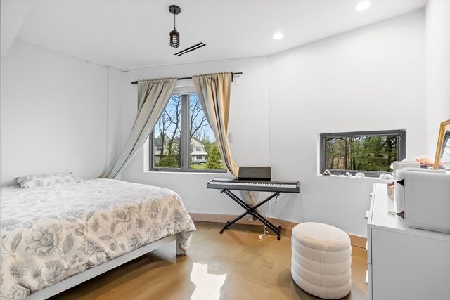 71 Grove St, Brookline, MA 02467