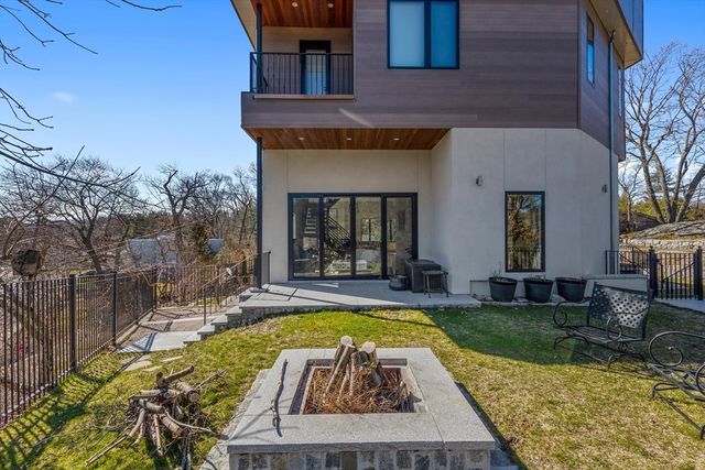 71 Grove St, Brookline, MA 02467