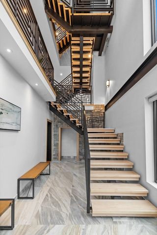 71 Grove St, Brookline, MA 02467