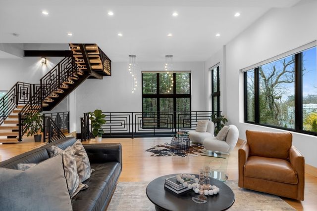 71 Grove St, Brookline, MA 02467