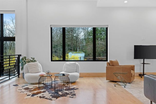 71 Grove St, Brookline, MA 02467