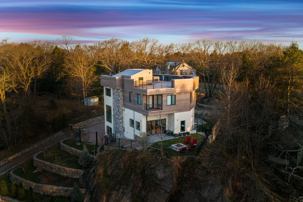 71 Grove St, Brookline, MA 02467