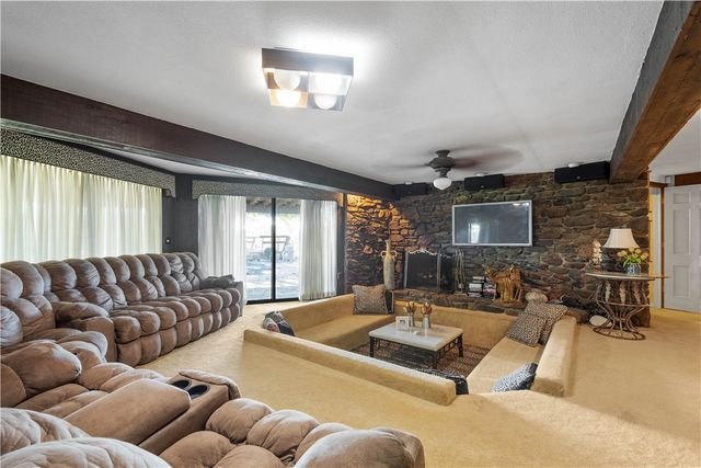 375 Wray Large Rd, Jefferson Hills, PA 15025