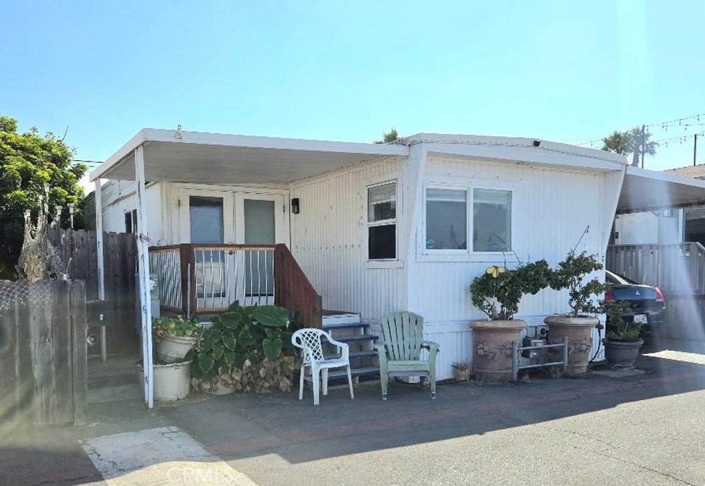 Image 3 of property listing at 21752 Pacific Coast Hwy 9, Huntington Beach, CA 92646