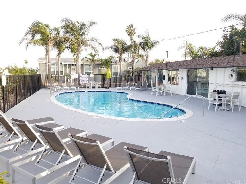 Image 5 of property listing at 21752 Pacific Coast Hwy 9, Huntington Beach, CA 92646