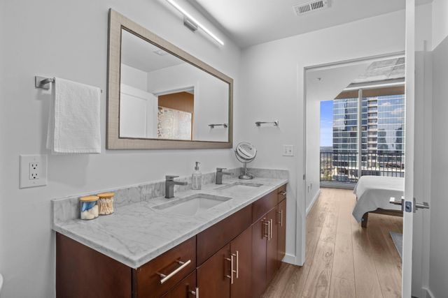 360 Nueces ST 3904, Austin, TX 78701