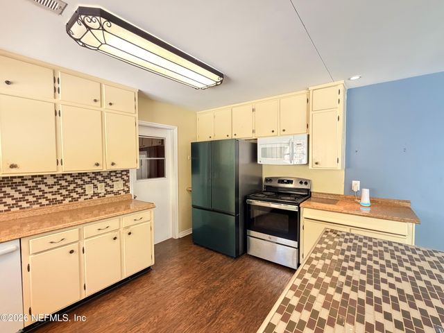1806 MEMORY Lane, Jacksonville, FL 32210