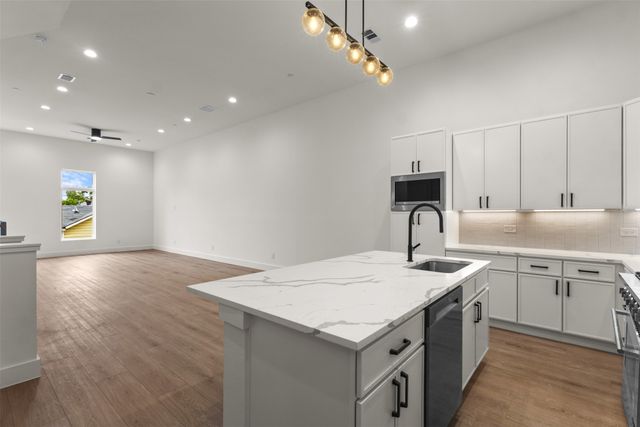 2203 Hondo Avenue 205, Dallas, TX 75219