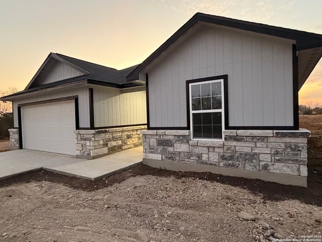 335 CR 1643 Clearview Drive, Moore, TX 78057