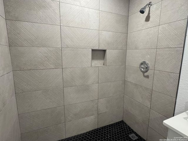 335 CR 1643 Clearview Drive, Moore, TX 78057