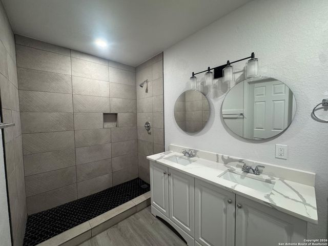 335 CR 1643 Clearview Drive, Moore, TX 78057