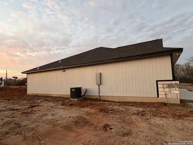 335 CR 1643 Clearview Drive, Moore, TX 78057