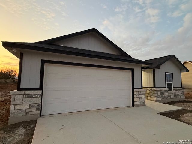 335 CR 1643 Clearview Drive, Moore, TX 78057