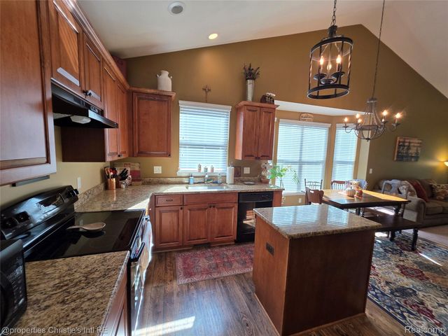 41321 Chestnut Drive, Clinton Charter Township, MI 48038