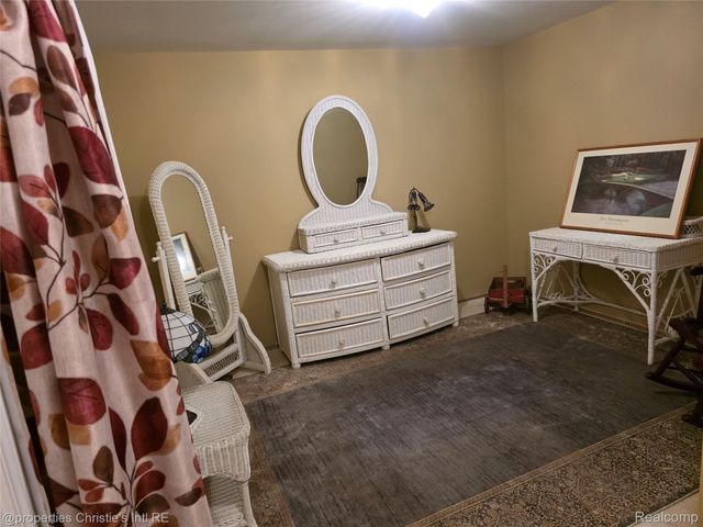 41321 Chestnut Drive, Clinton Charter Township, MI 48038