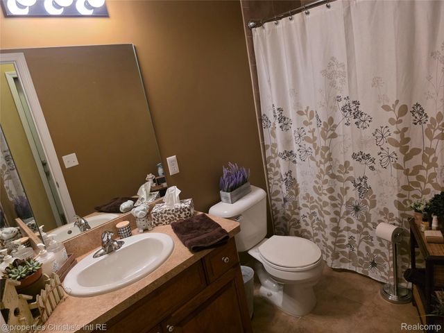 41321 Chestnut Drive, Clinton Charter Township, MI 48038