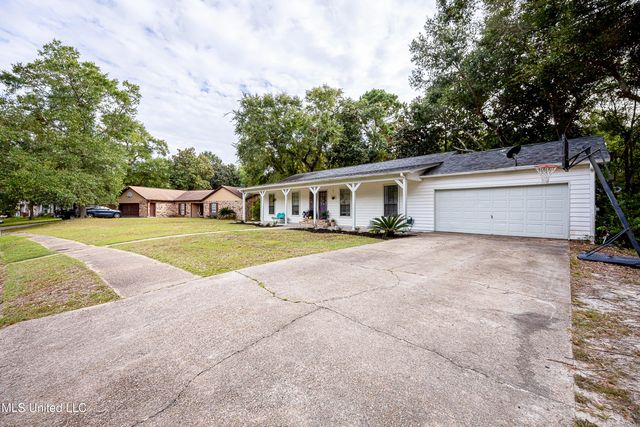 109 Reynolds Circle, Ocean Springs, MS 39564