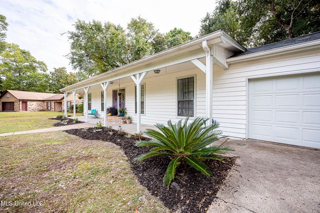 109 Reynolds Circle, Ocean Springs, MS 39564