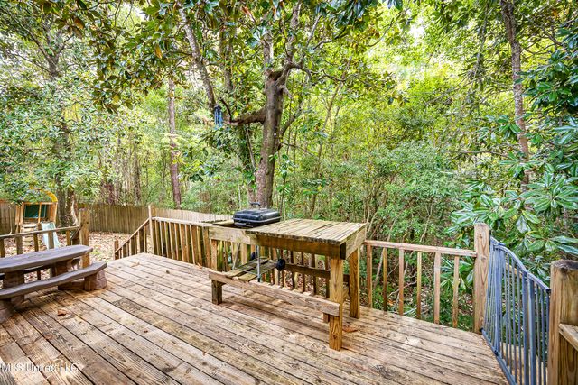 109 Reynolds Circle, Ocean Springs, MS 39564