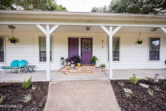 109 Reynolds Circle, Ocean Springs, MS 39564