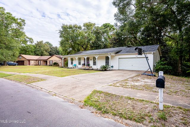 109 Reynolds Circle, Ocean Springs, MS 39564