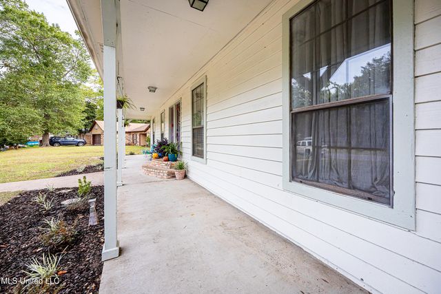 109 Reynolds Circle, Ocean Springs, MS 39564