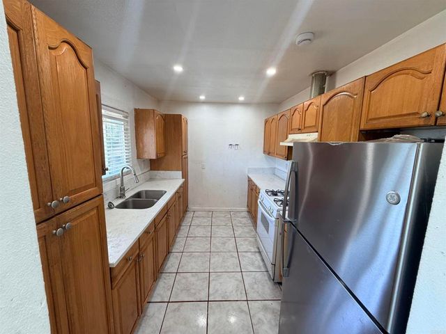 2018 SKYLINE Street, Lemon Grove, CA 91945