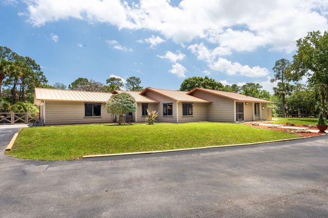 11001 SW Hawkview Circle, Stuart, FL 34997