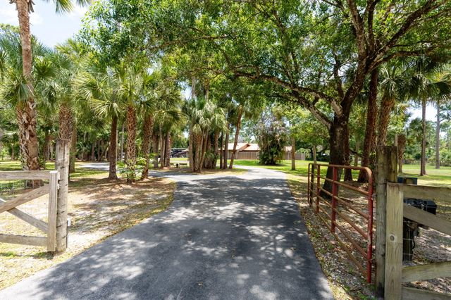 11001 SW Hawkview Circle, Stuart, FL 34997