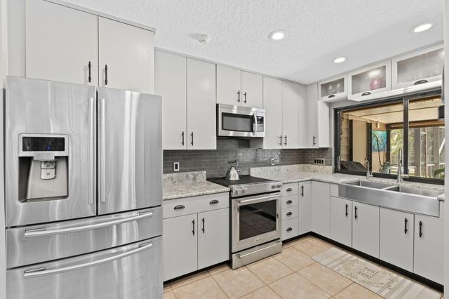 11001 SW Hawkview Circle, Stuart, FL 34997