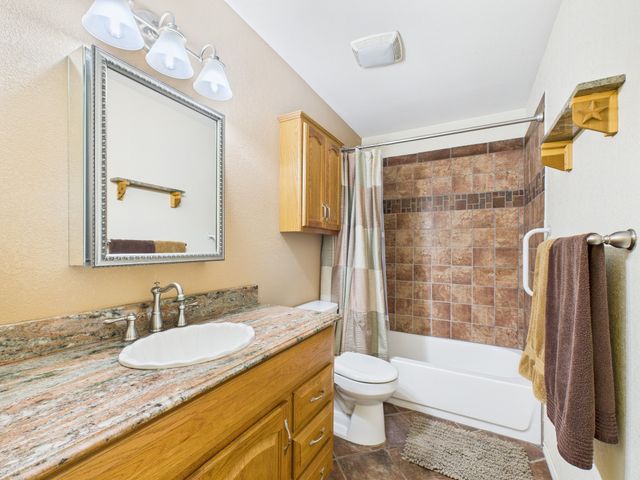 713 Barton Avenue, Glenn Heights, TX 75154