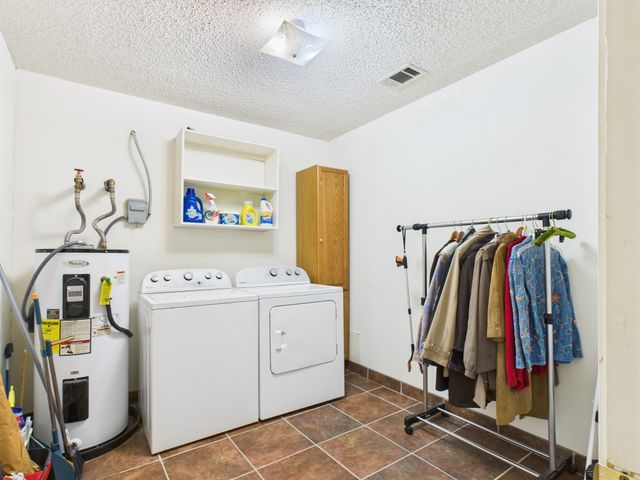 713 Barton Avenue, Glenn Heights, TX 75154