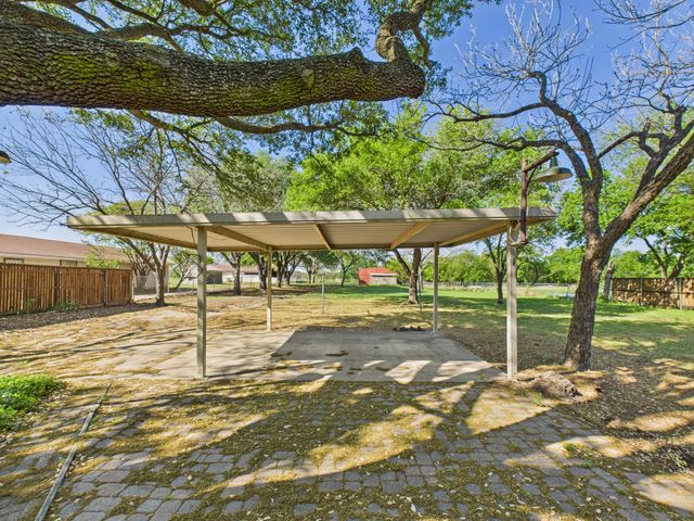 713 Barton Avenue, Glenn Heights, TX 75154