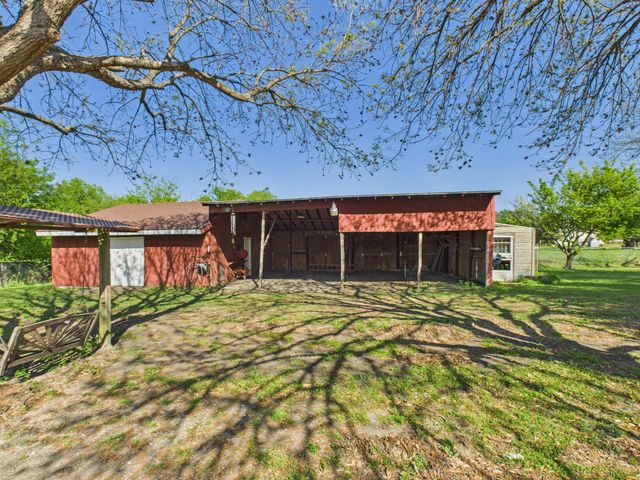 713 Barton Avenue, Glenn Heights, TX 75154