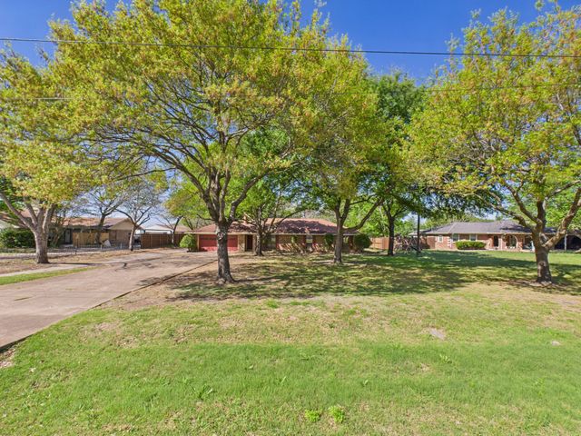 713 Barton Avenue, Glenn Heights, TX 75154