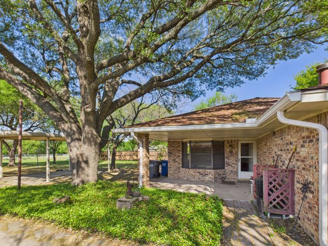 713 Barton Avenue, Glenn Heights, TX 75154