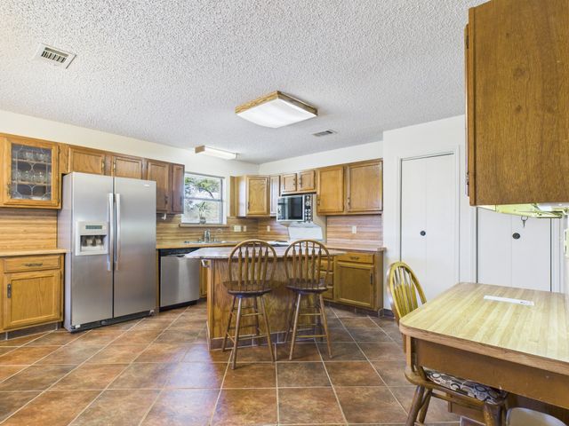 713 Barton Avenue, Glenn Heights, TX 75154