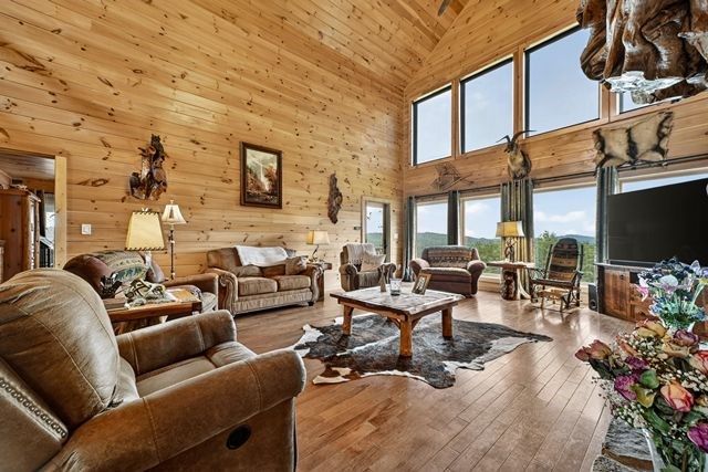 384 Dean Road, Mineral Bluff, GA 30559