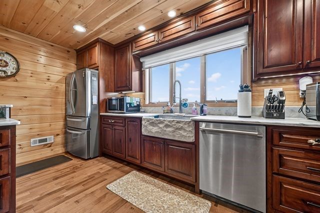 384 Dean Road, Mineral Bluff, GA 30559