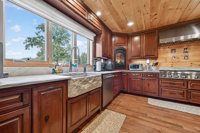 384 Dean Road, Mineral Bluff, GA 30559