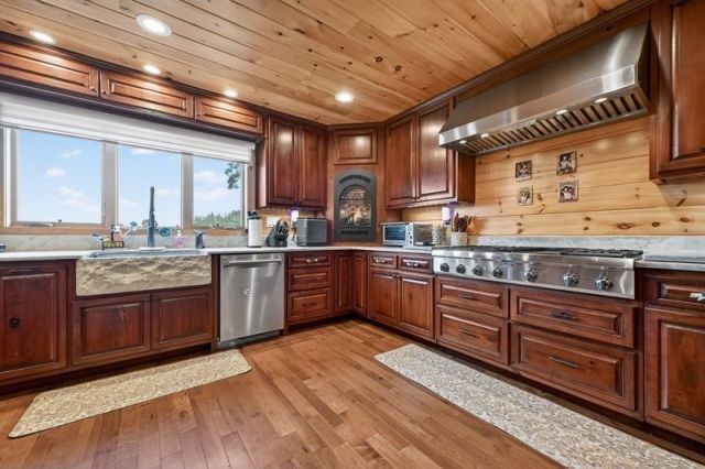 384 Dean Road, Mineral Bluff, GA 30559