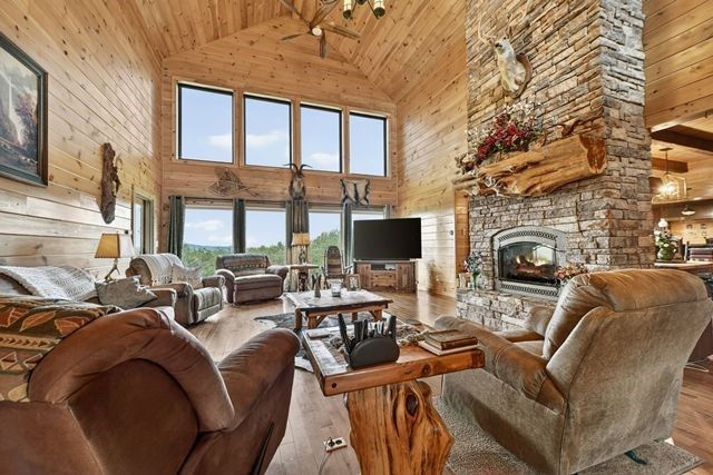 384 Dean Road, Mineral Bluff, GA 30559