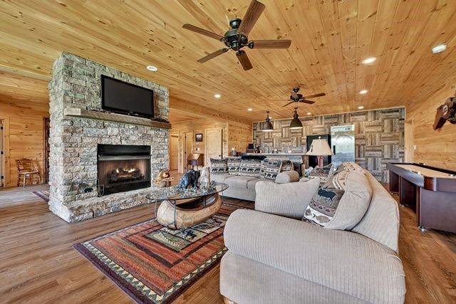 384 Dean Road, Mineral Bluff, GA 30559