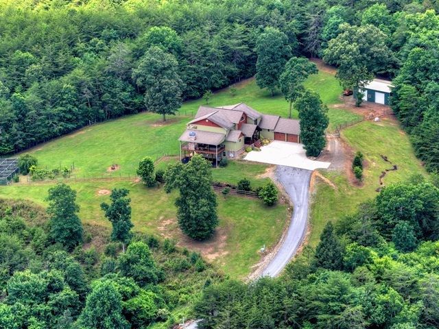 384 Dean Road, Mineral Bluff, GA 30559