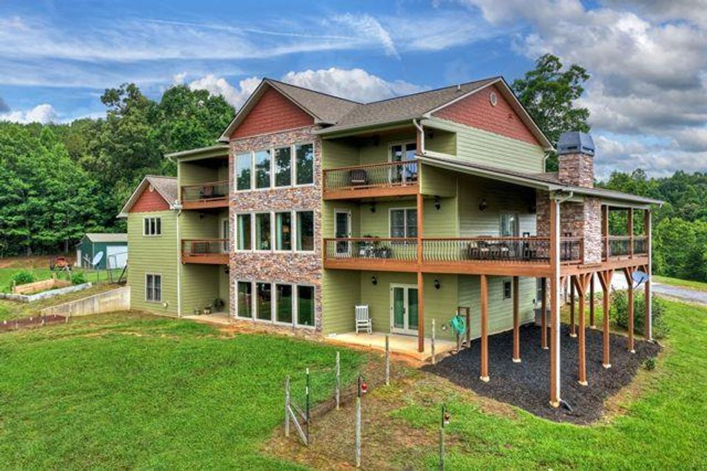 384 Dean Road, Mineral Bluff, GA 30559