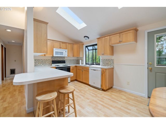 1233 Nehalem Ave, Rockaway Beach, OR 97136