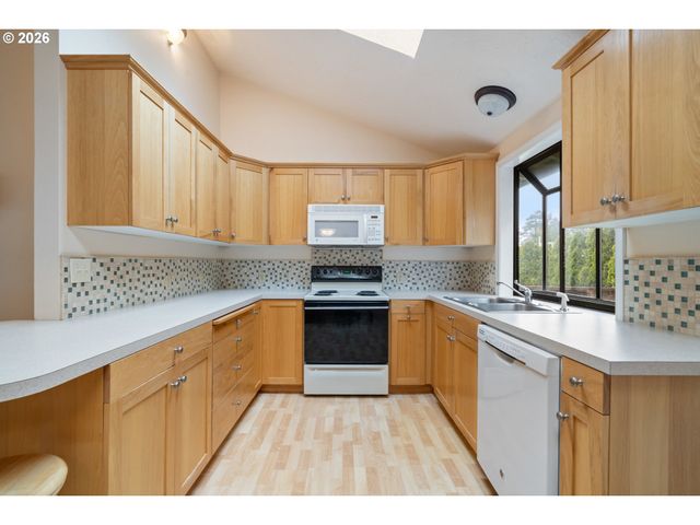 1233 Nehalem Ave, Rockaway Beach, OR 97136