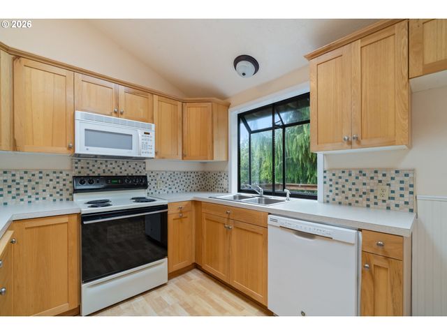 1233 Nehalem Ave, Rockaway Beach, OR 97136