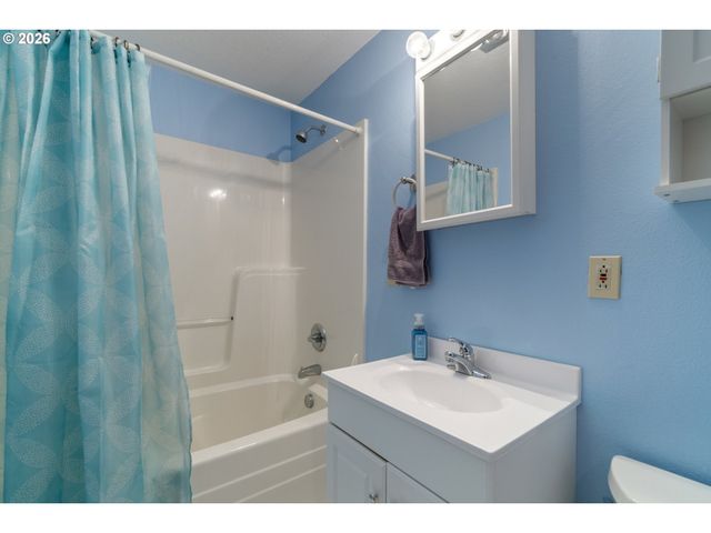 1233 Nehalem Ave, Rockaway Beach, OR 97136