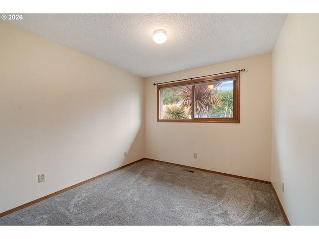 1233 Nehalem Ave, Rockaway Beach, OR 97136